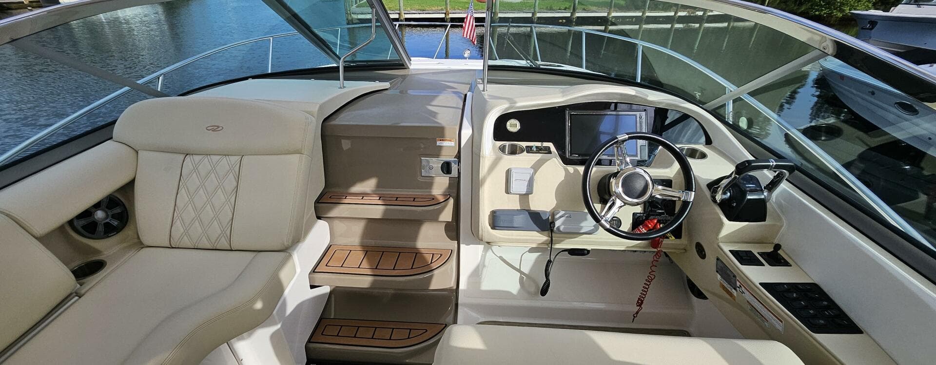 2018 Regal 33 Xo Express Cruiser Outboard — photo 21