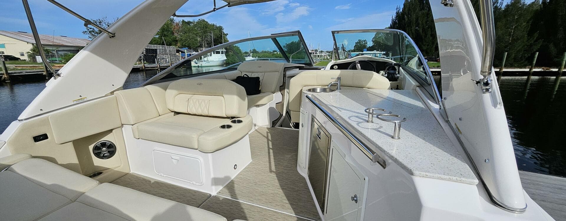 2018 Regal 33 Xo Express Cruiser Outboard — photo 35