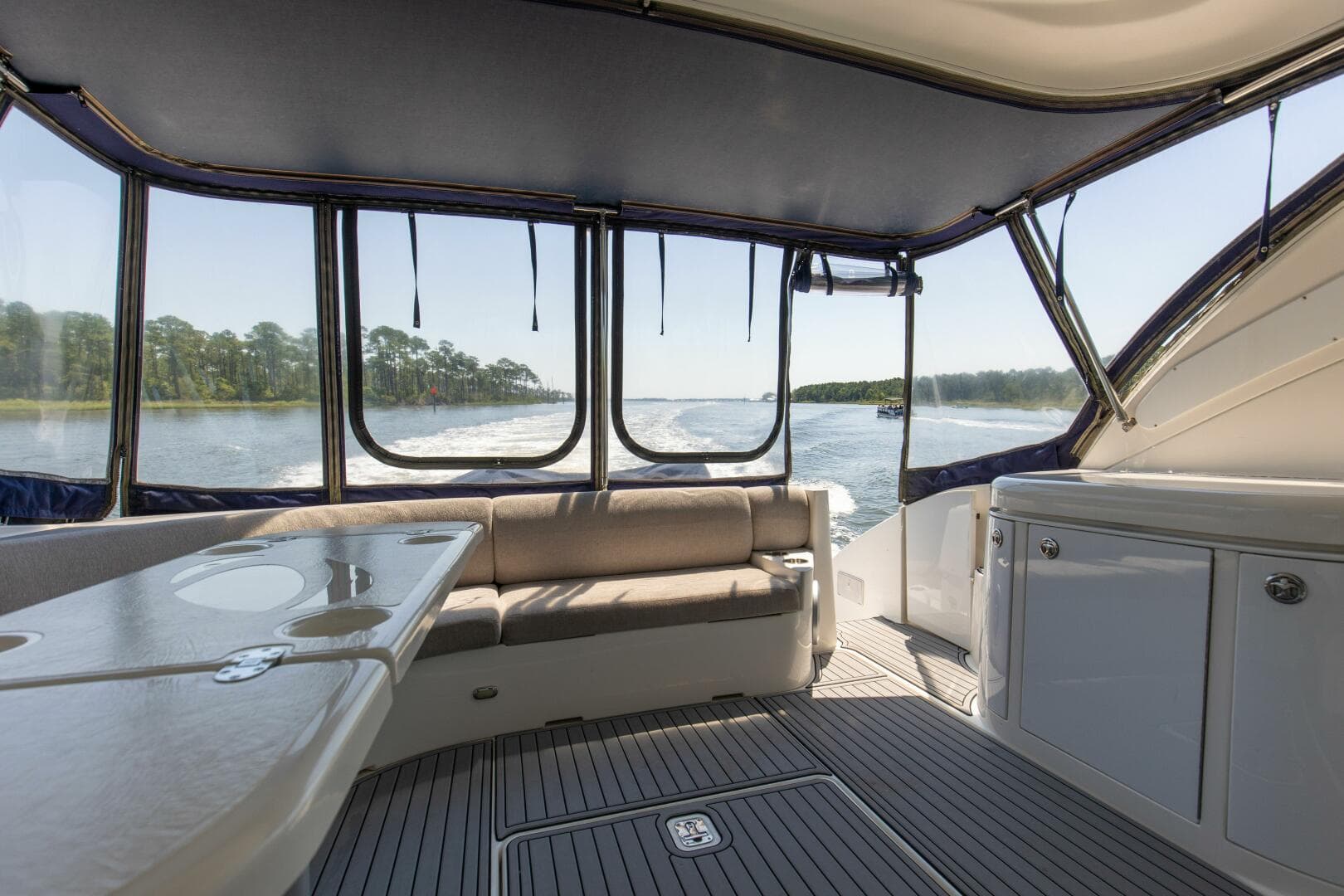 2005 Cruisers Yachts 500 Express — photo 15