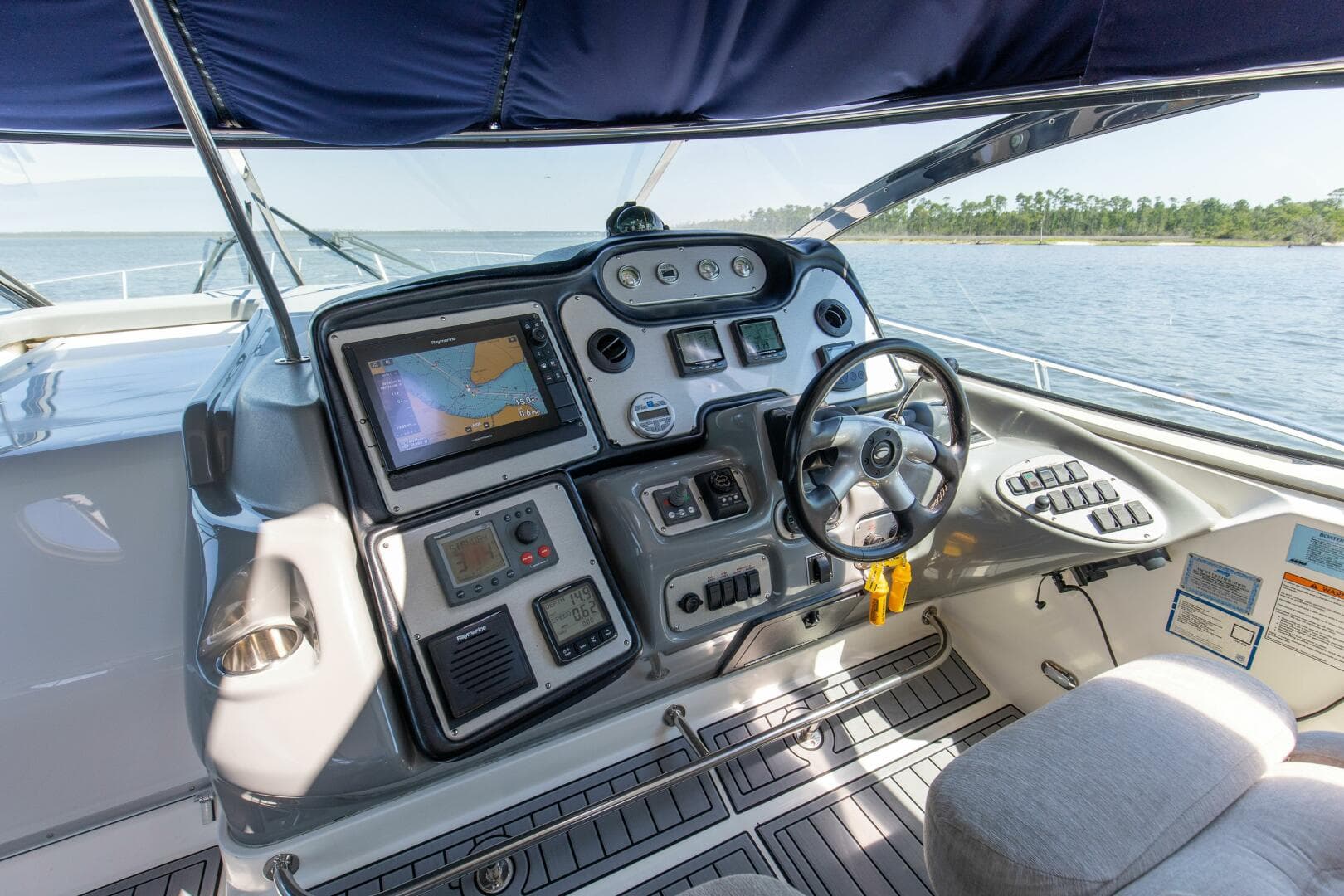 2005 Cruisers Yachts 500 Express — photo 2