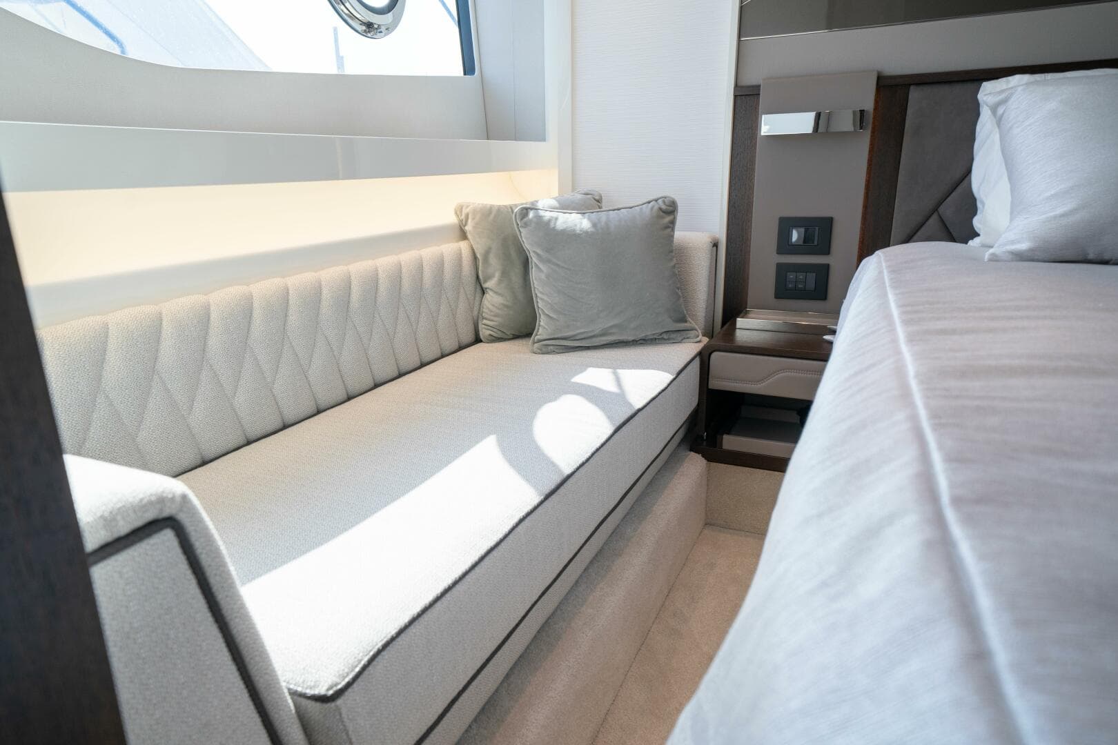 2022 Sunseeker 60 Predator Evo — photo 37