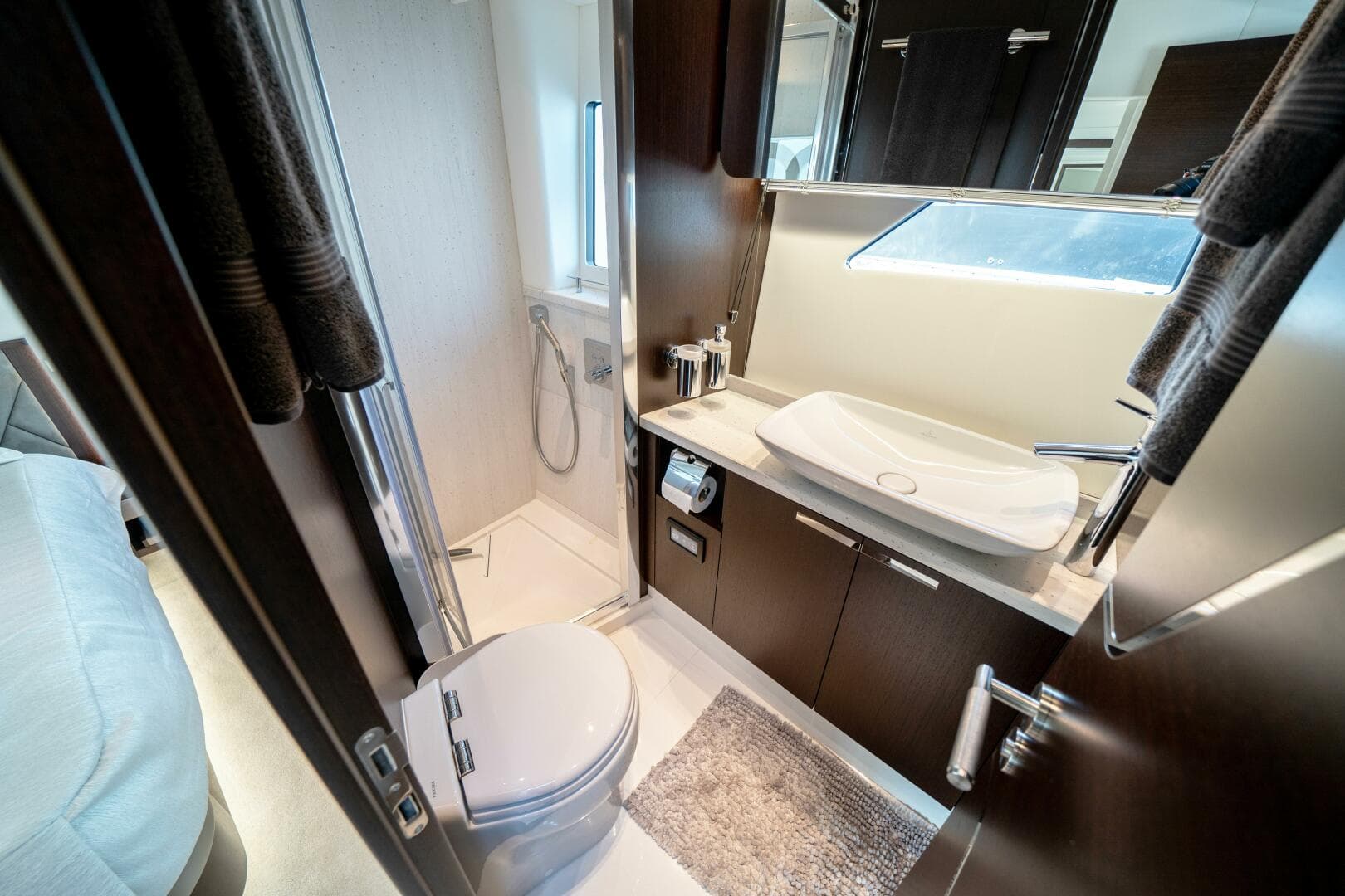 2022 Sunseeker 60 Predator Evo — photo 38