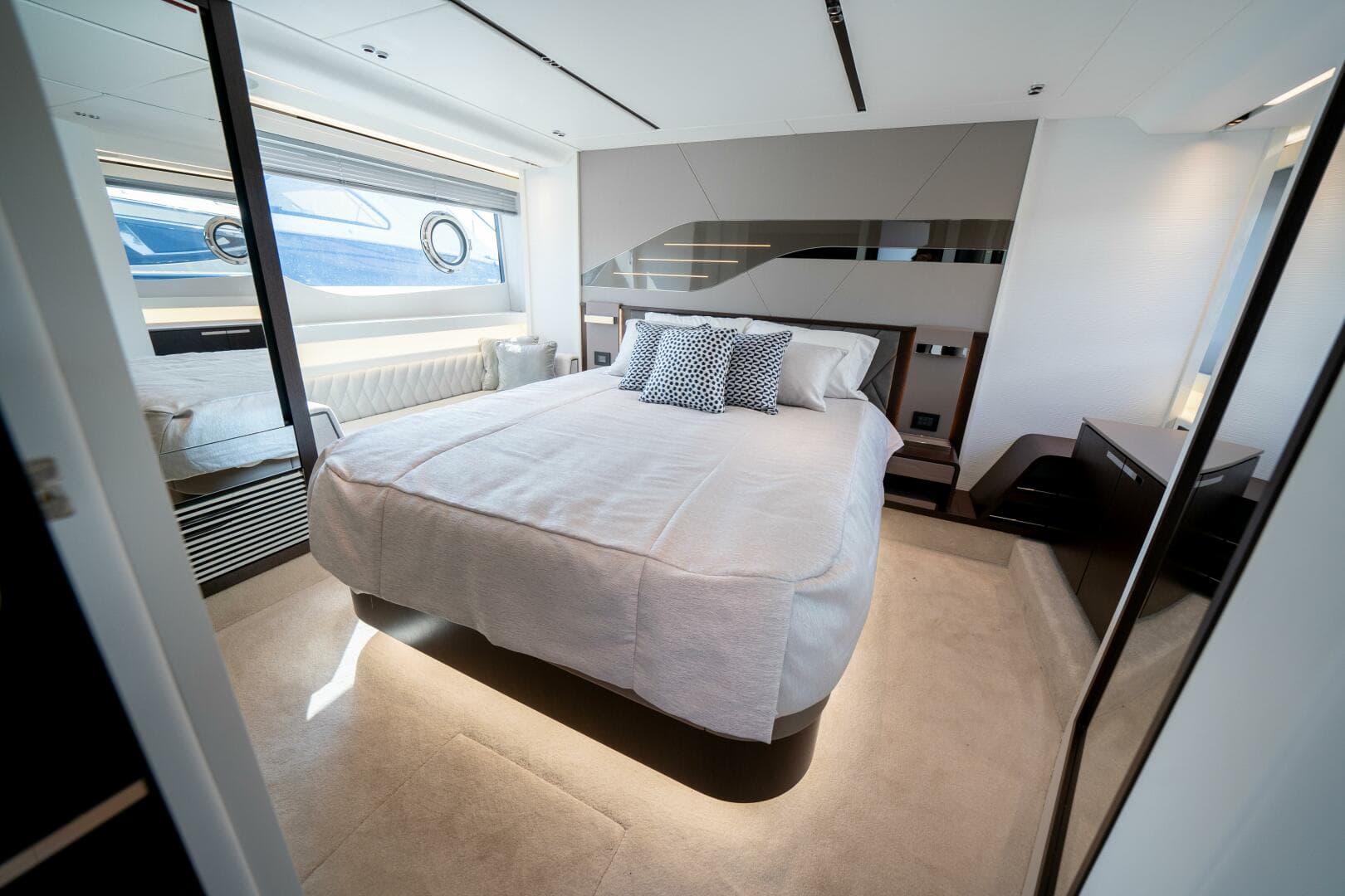 2022 Sunseeker 60 Predator Evo — photo 35