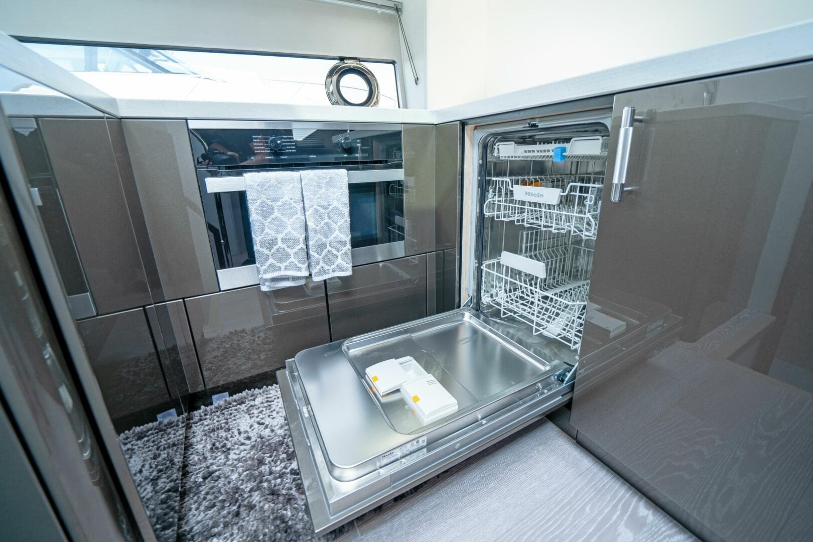 2022 Sunseeker 60 Predator Evo — photo 29