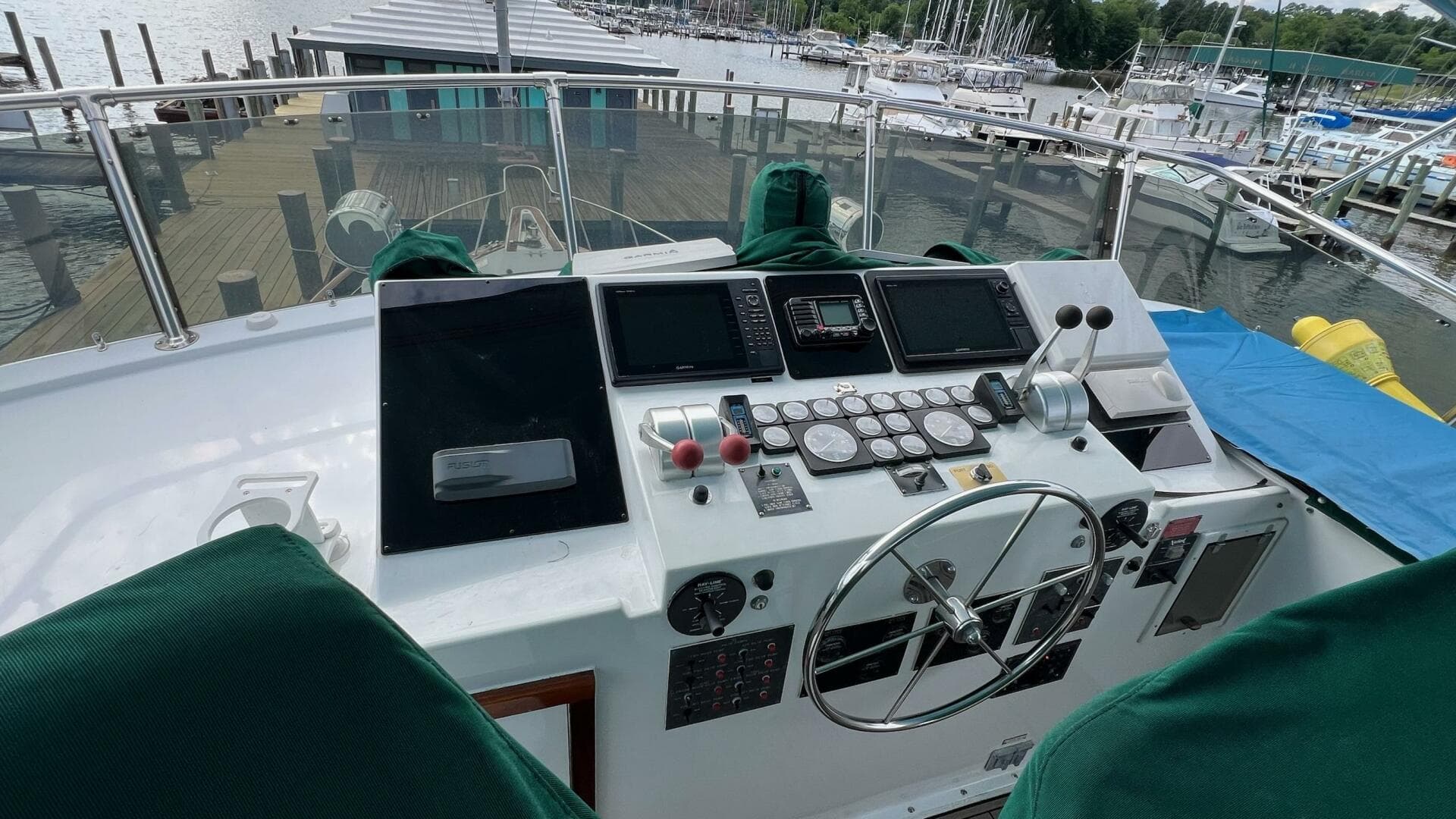 1987 Hatteras Motor Yacht — photo 11