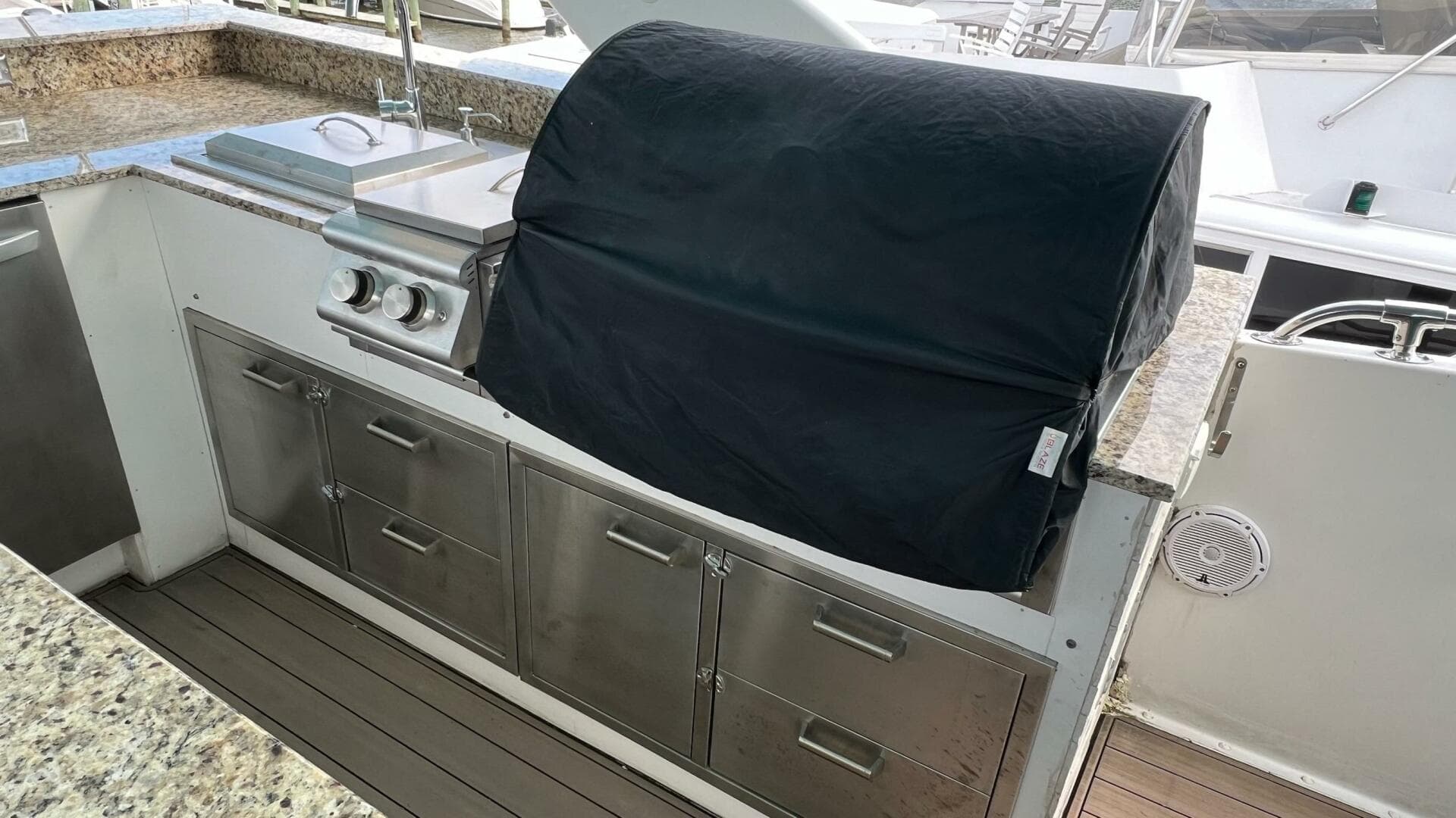 1987 Hatteras Motor Yacht — photo 9