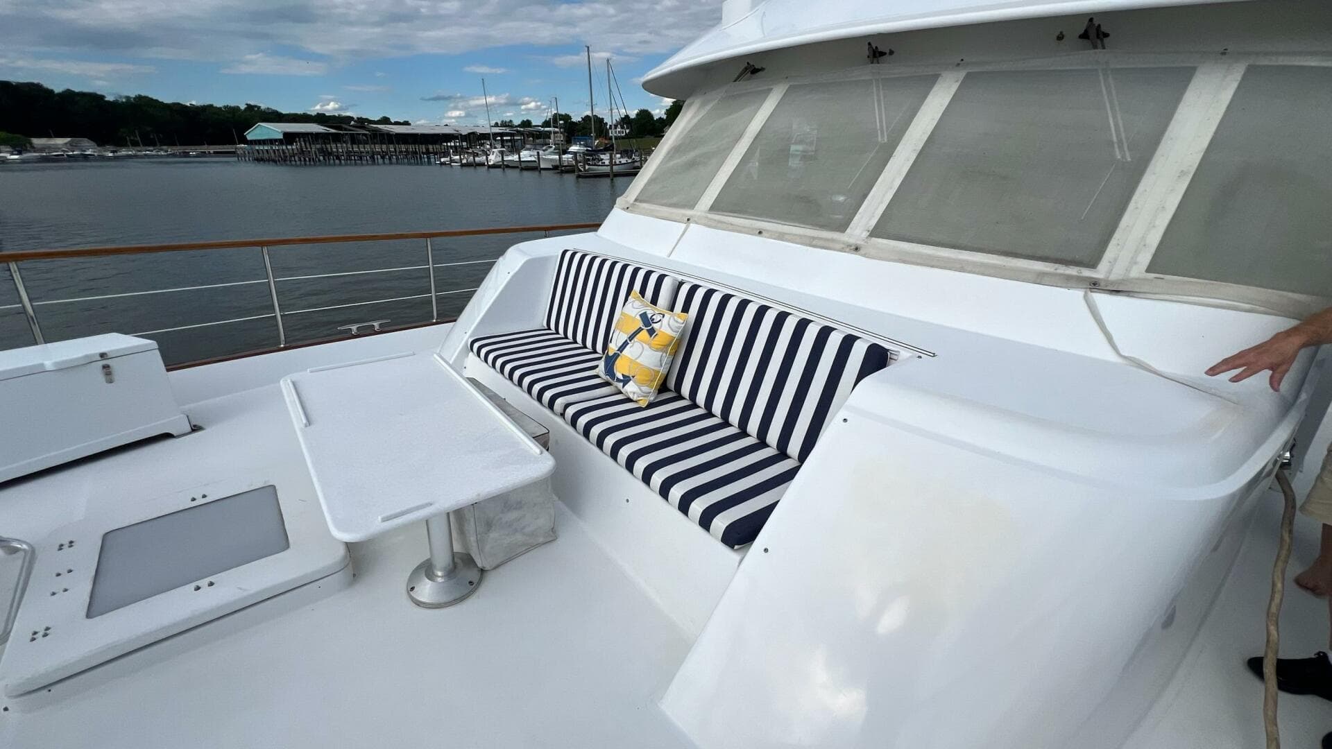1987 Hatteras Motor Yacht — photo 46