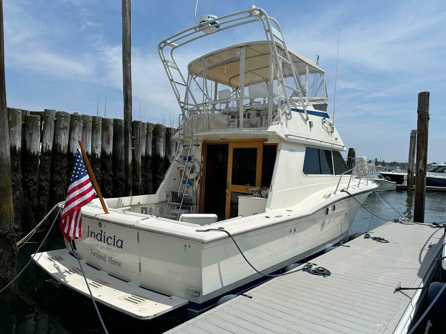 1985 Hatteras 36 Convertible — photo 2
