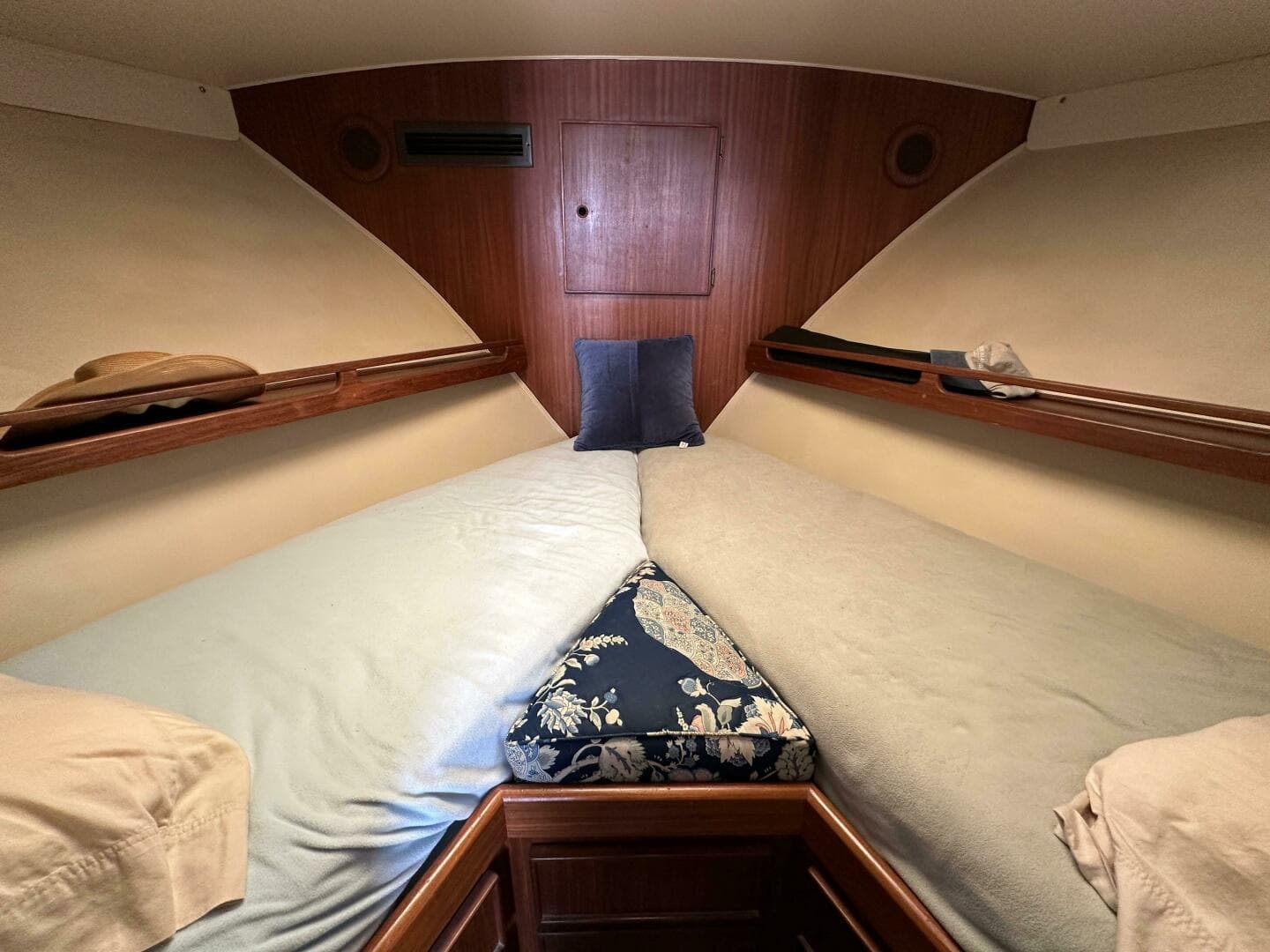 1985 Hatteras 36 Convertible — photo 7