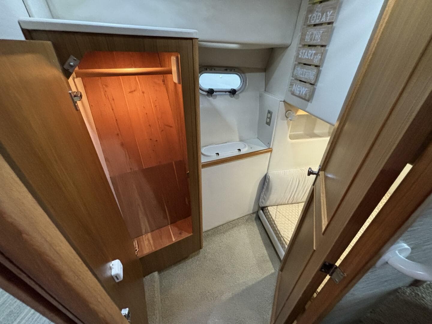 2000 Bayliner 3788 Command Bridge — photo 22