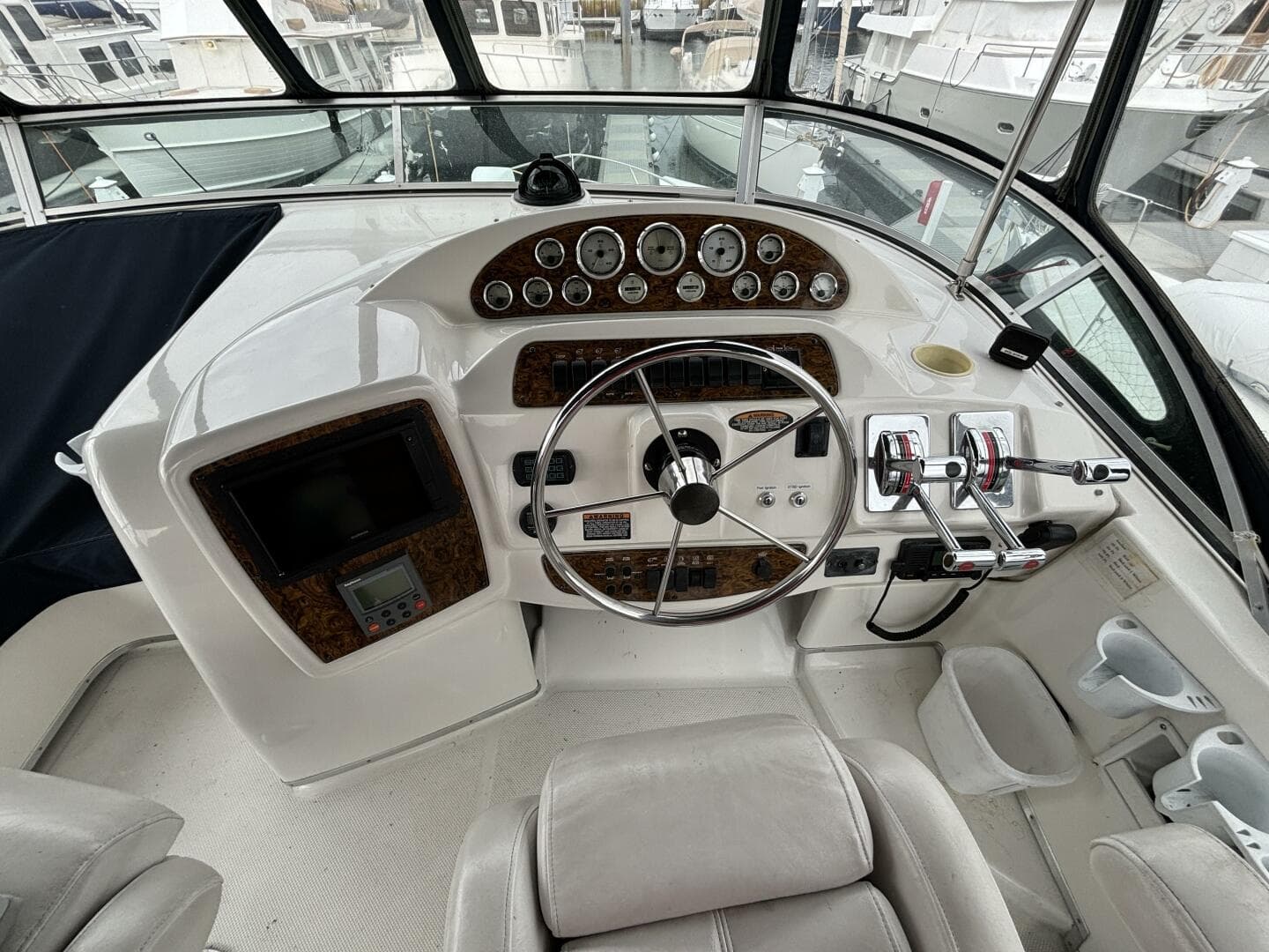 2000 Bayliner 3788 Command Bridge — photo 41