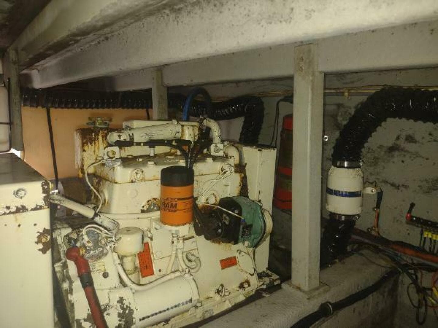 1988 Tollycraft 34 Sport Sedan — photo 45