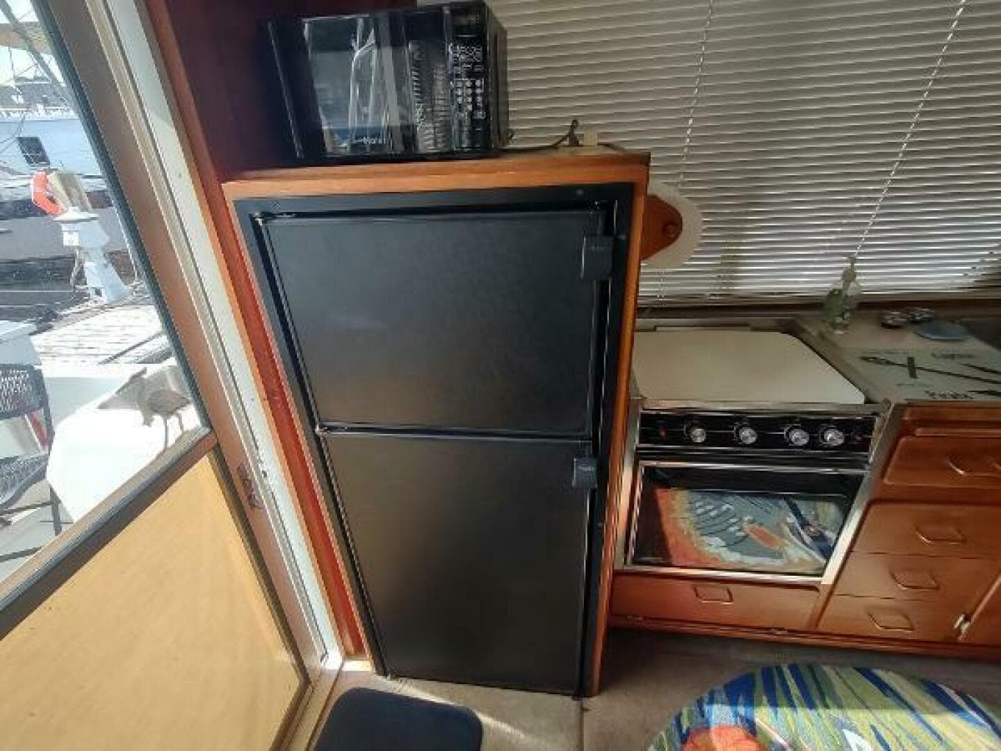 1988 Tollycraft 34 Sport Sedan — photo 11