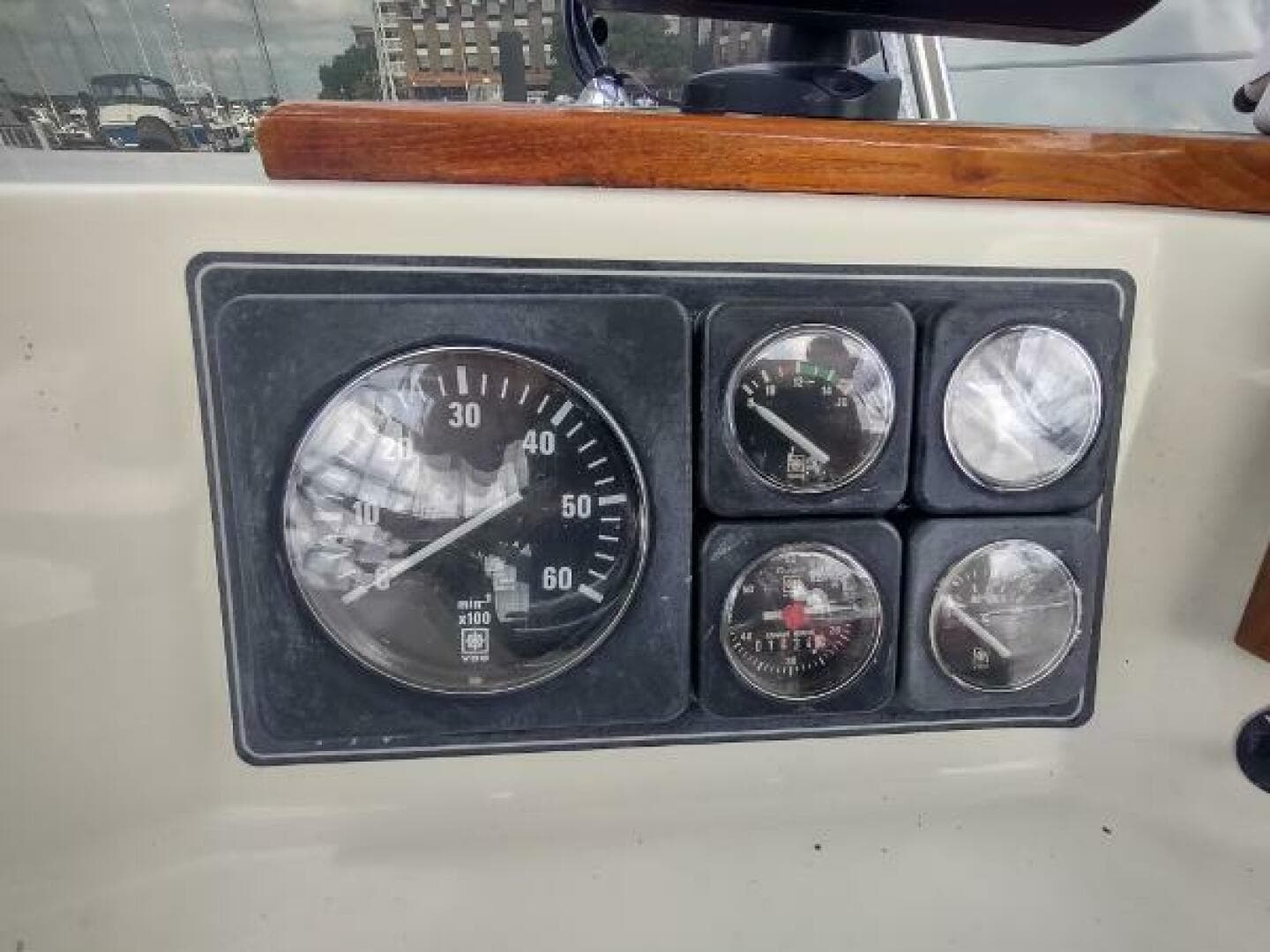 1988 Tollycraft 34 Sport Sedan — photo 33