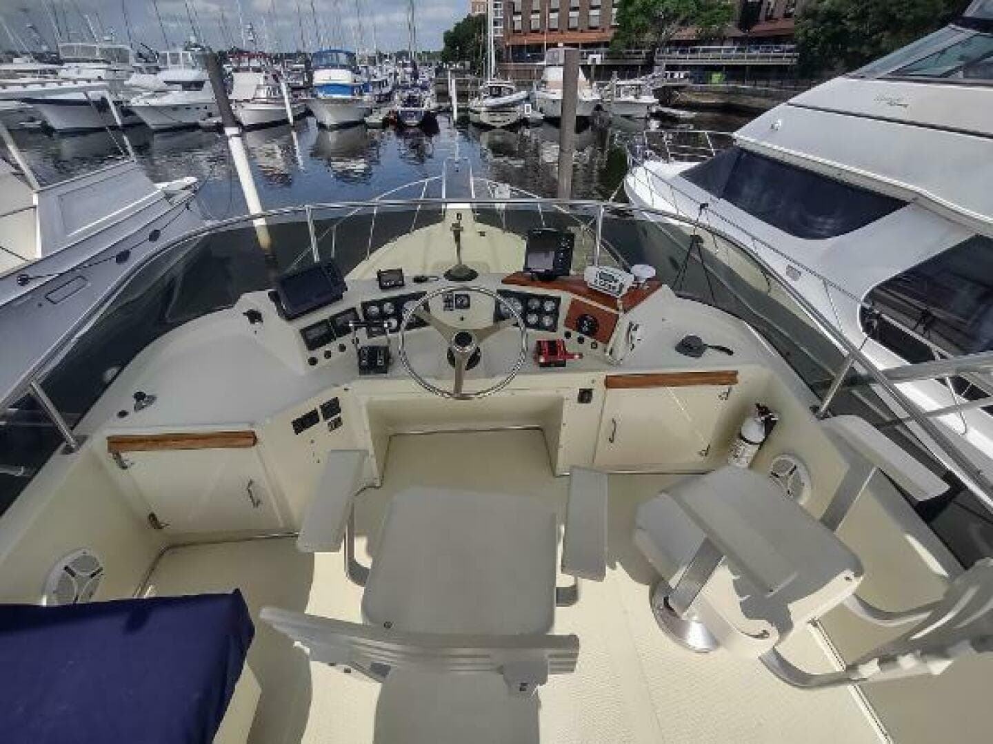 1988 Tollycraft 34 Sport Sedan — photo 29