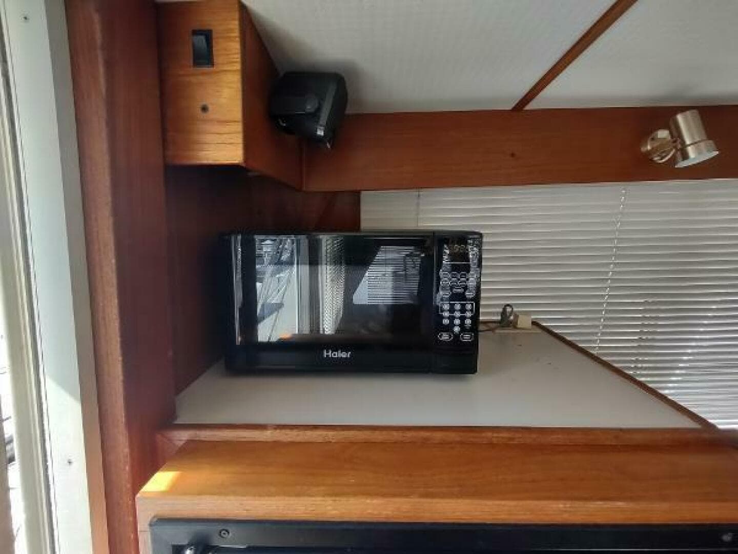 1988 Tollycraft 34 Sport Sedan — photo 12