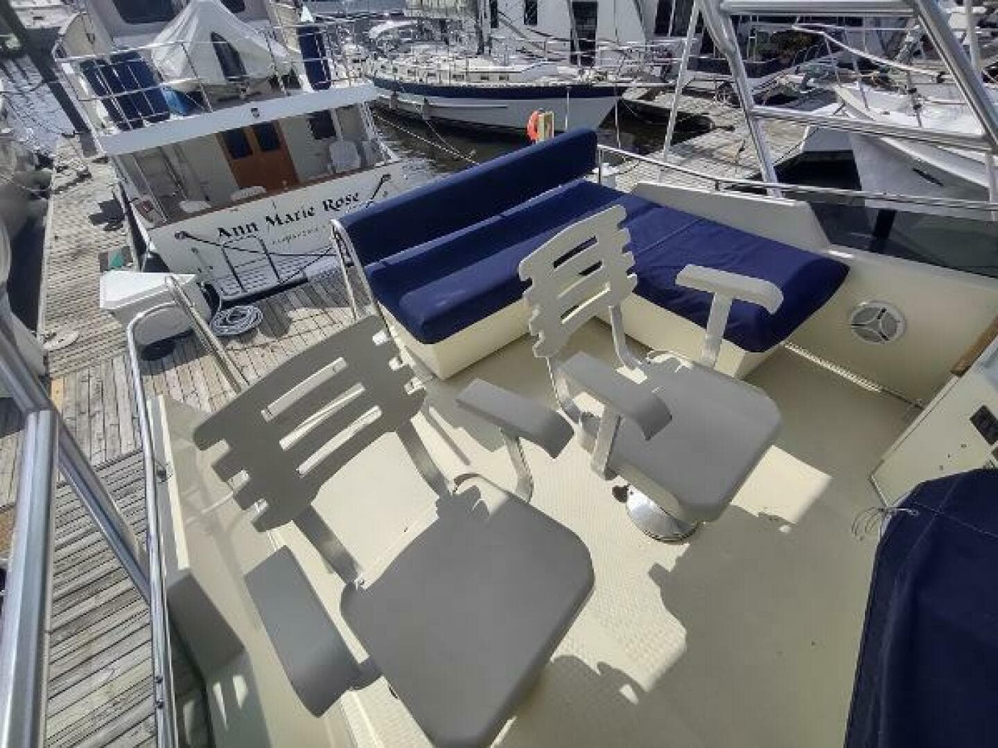 1988 Tollycraft 34 Sport Sedan — photo 36