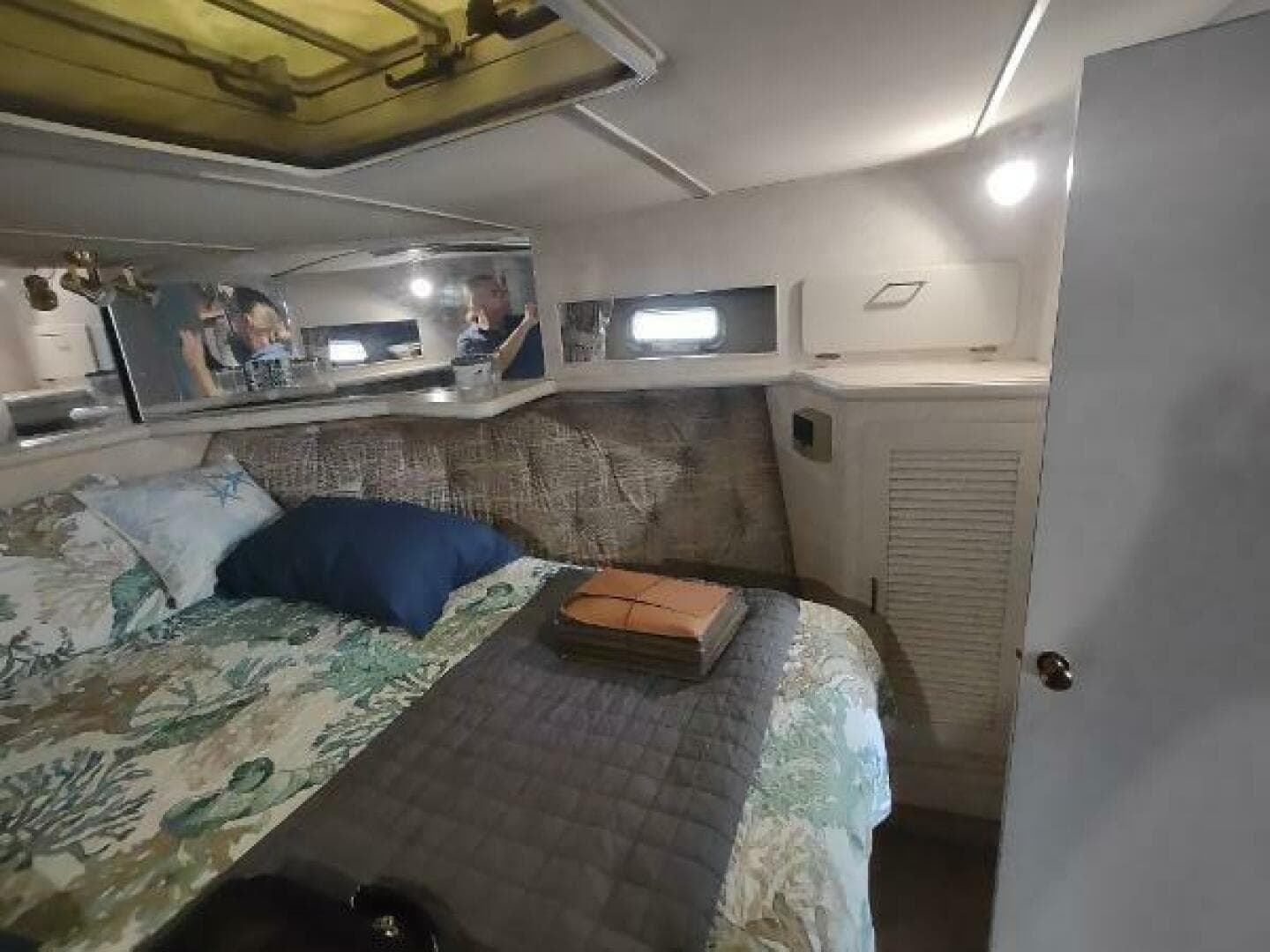 1988 Tollycraft 34 Sport Sedan — photo 17