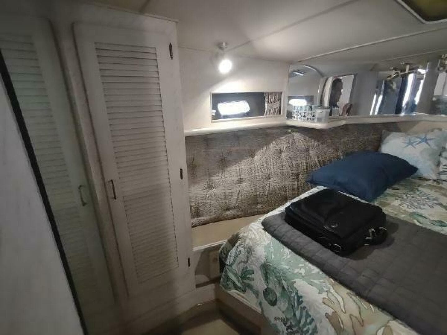 1988 Tollycraft 34 Sport Sedan — photo 16