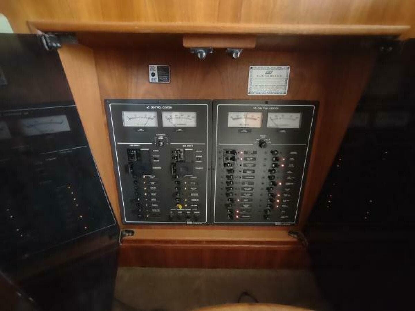 1988 Tollycraft 34 Sport Sedan — photo 24