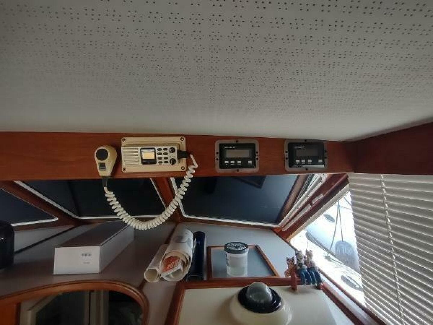 1988 Tollycraft 34 Sport Sedan — photo 25