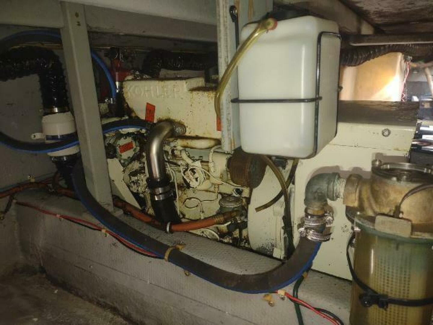 1988 Tollycraft 34 Sport Sedan — photo 46