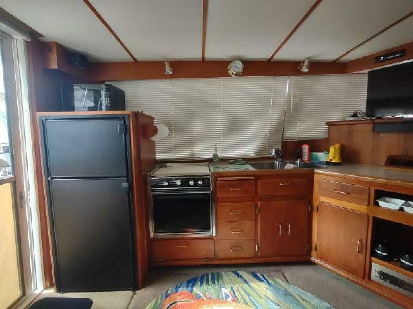 1988 Tollycraft 34 Sport Sedan — photo 10