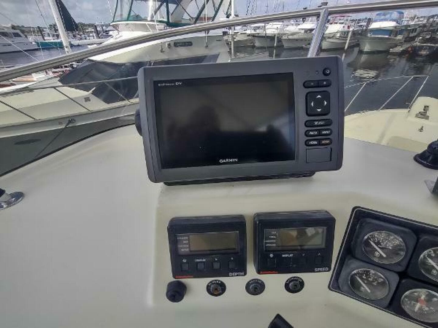 1988 Tollycraft 34 Sport Sedan — photo 32