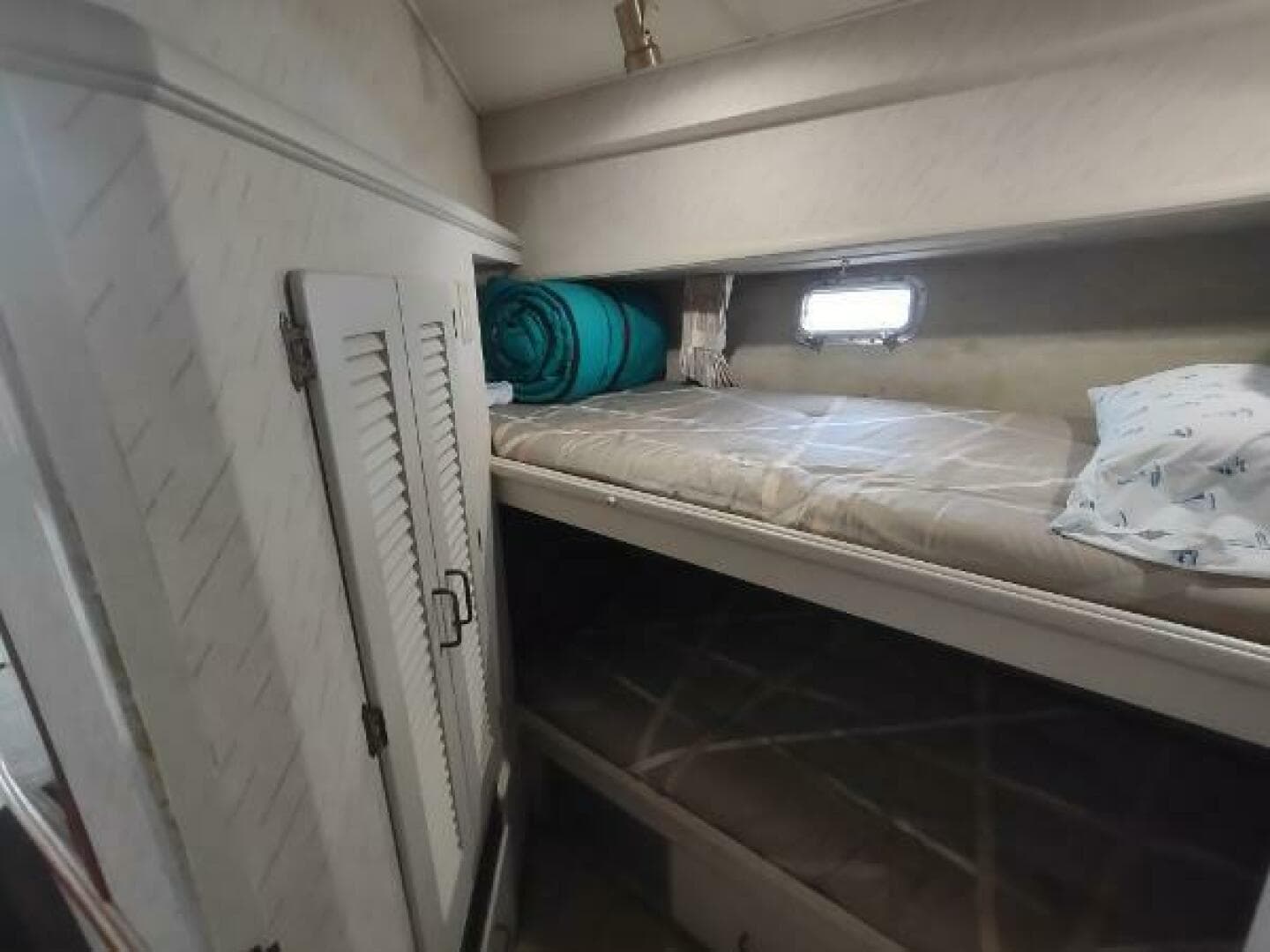 1988 Tollycraft 34 Sport Sedan — photo 19