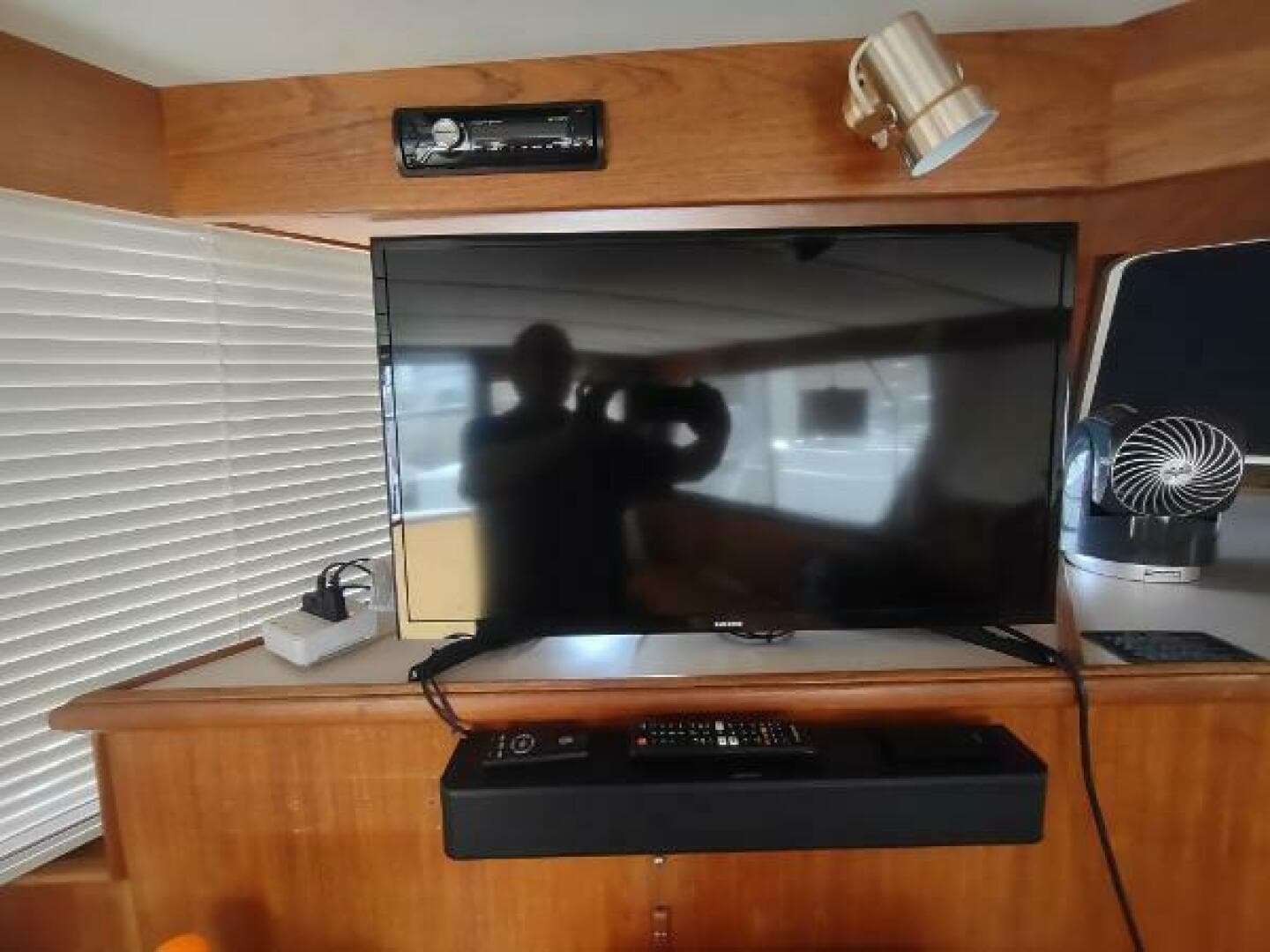 1988 Tollycraft 34 Sport Sedan — photo 9