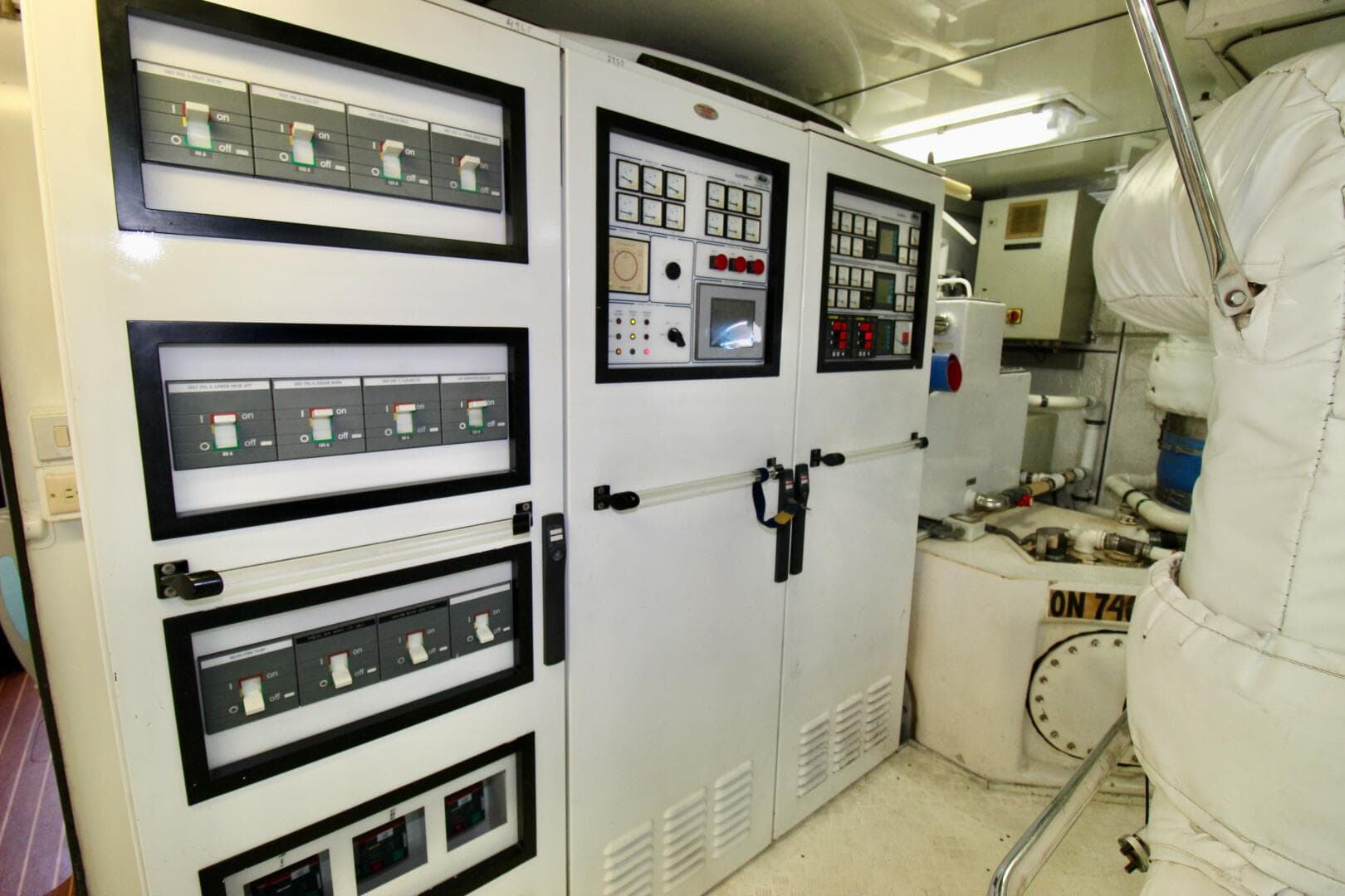 2002 Cheoy Lee Global Series Long — photo 30