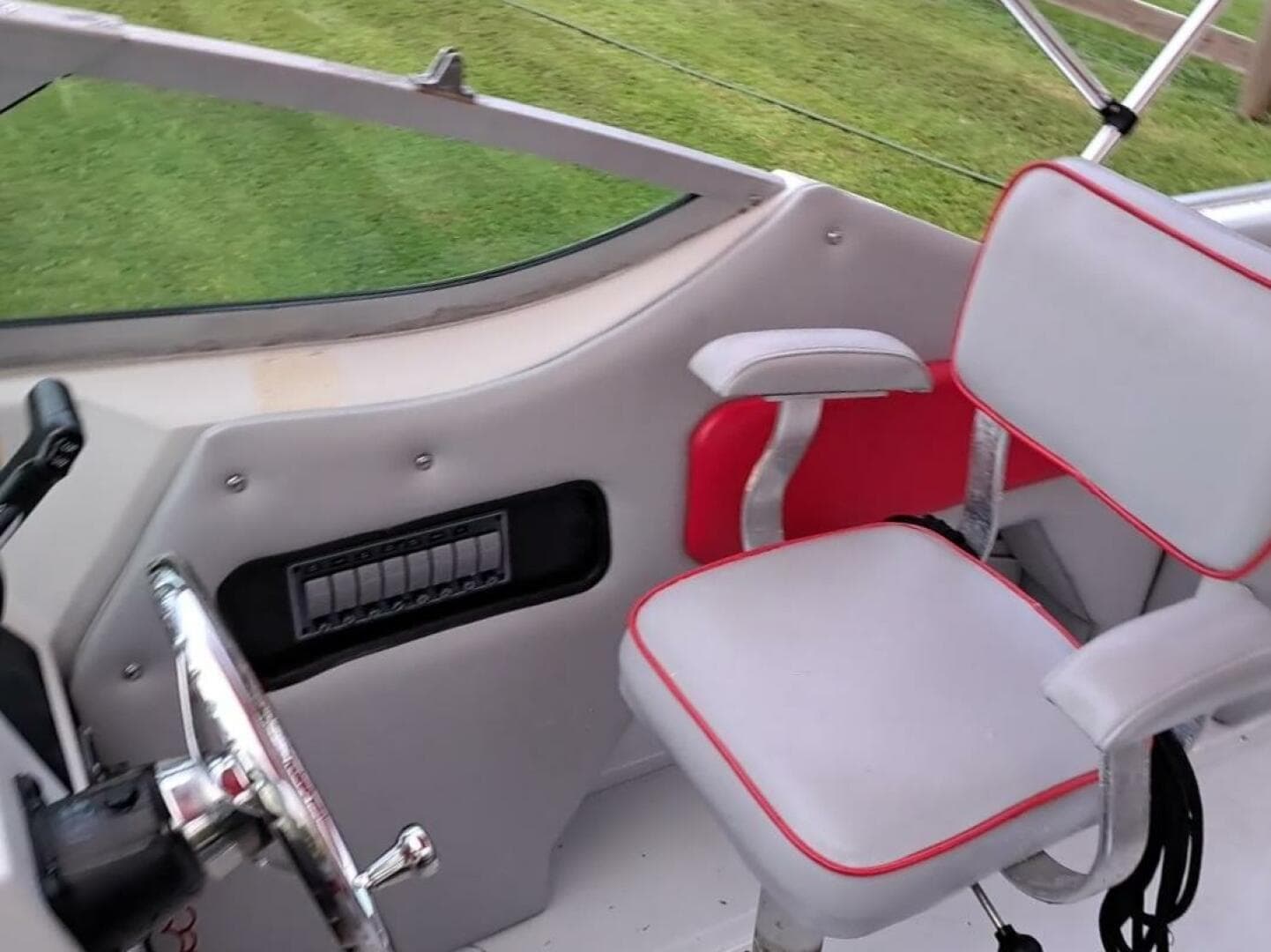 1988 Boston Whaler Temptation 2200 — photo 4