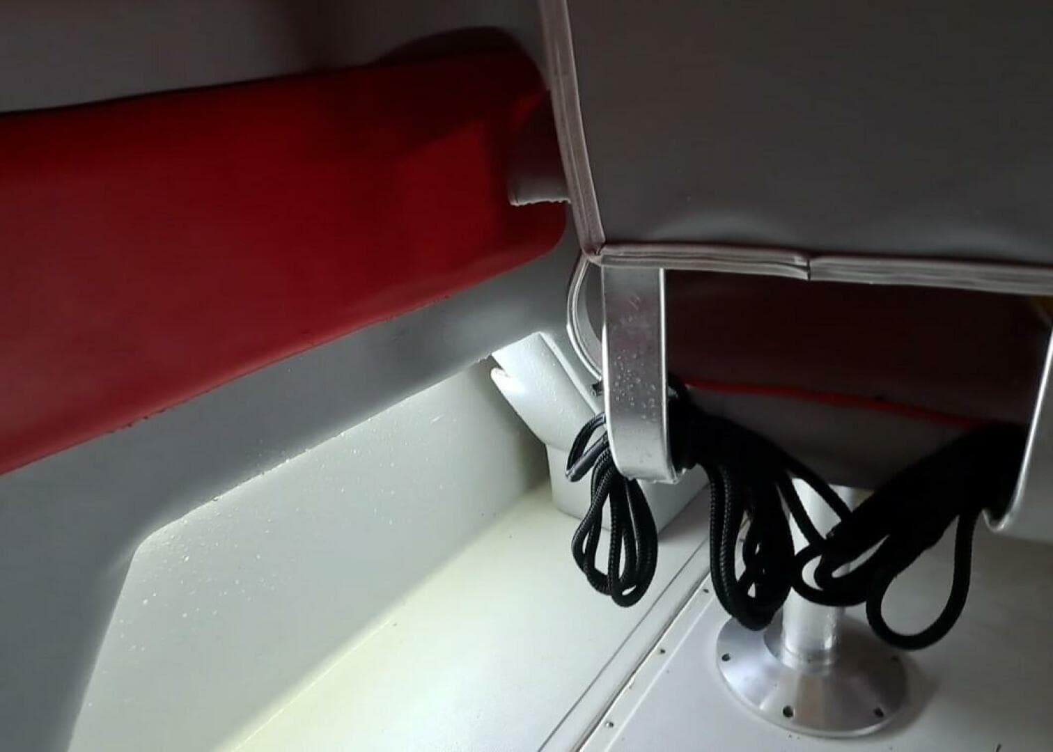 1988 Boston Whaler Temptation 2200 — photo 11