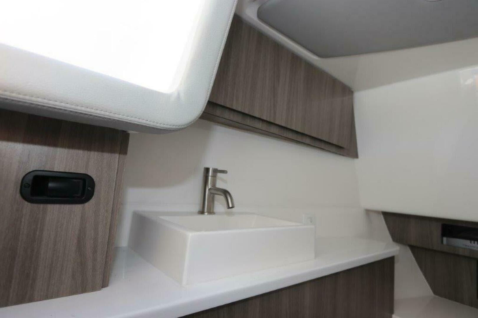 2022 Regal LX 36 — photo 20