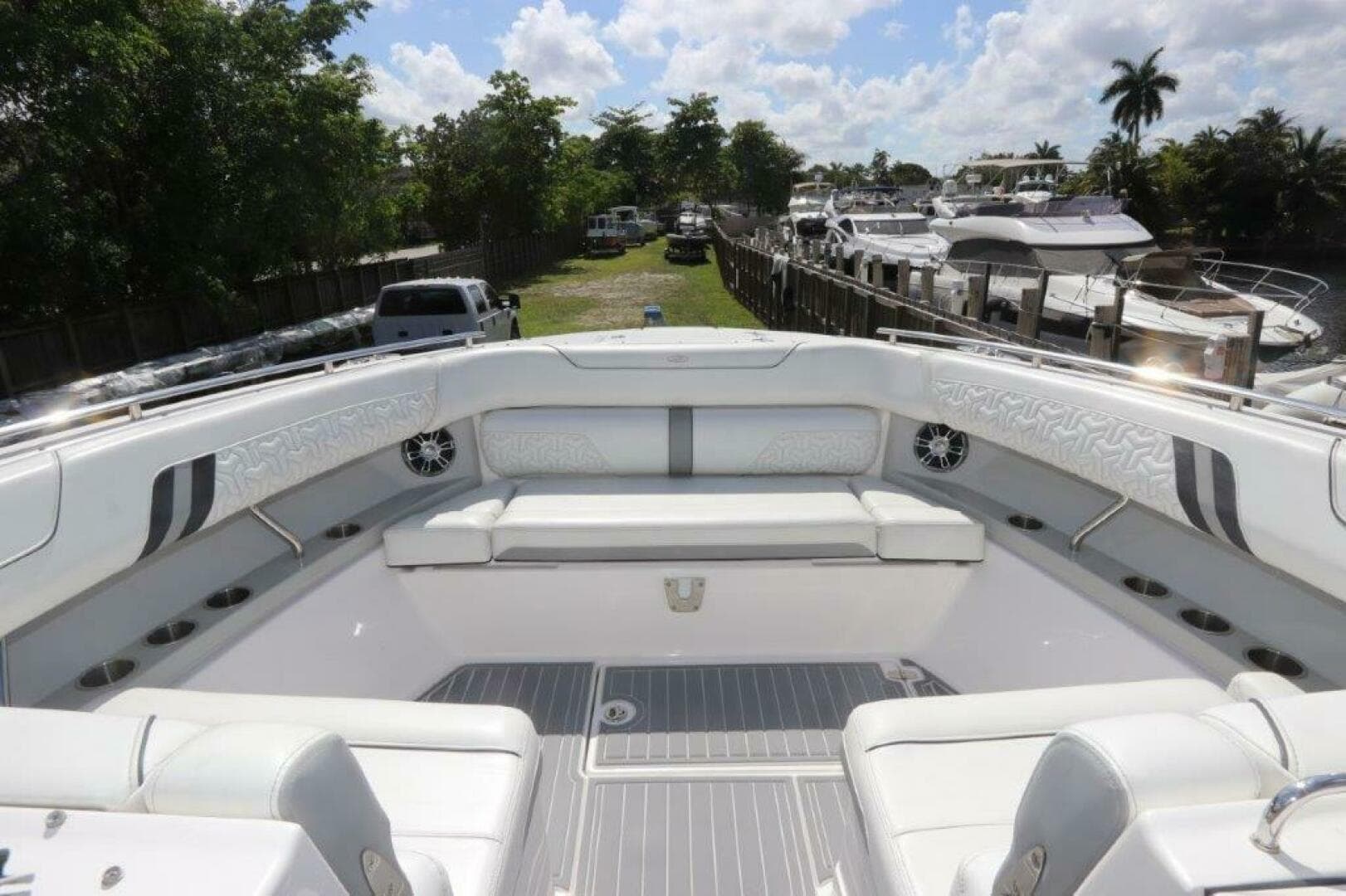 2022 Regal LX 36 — photo 13