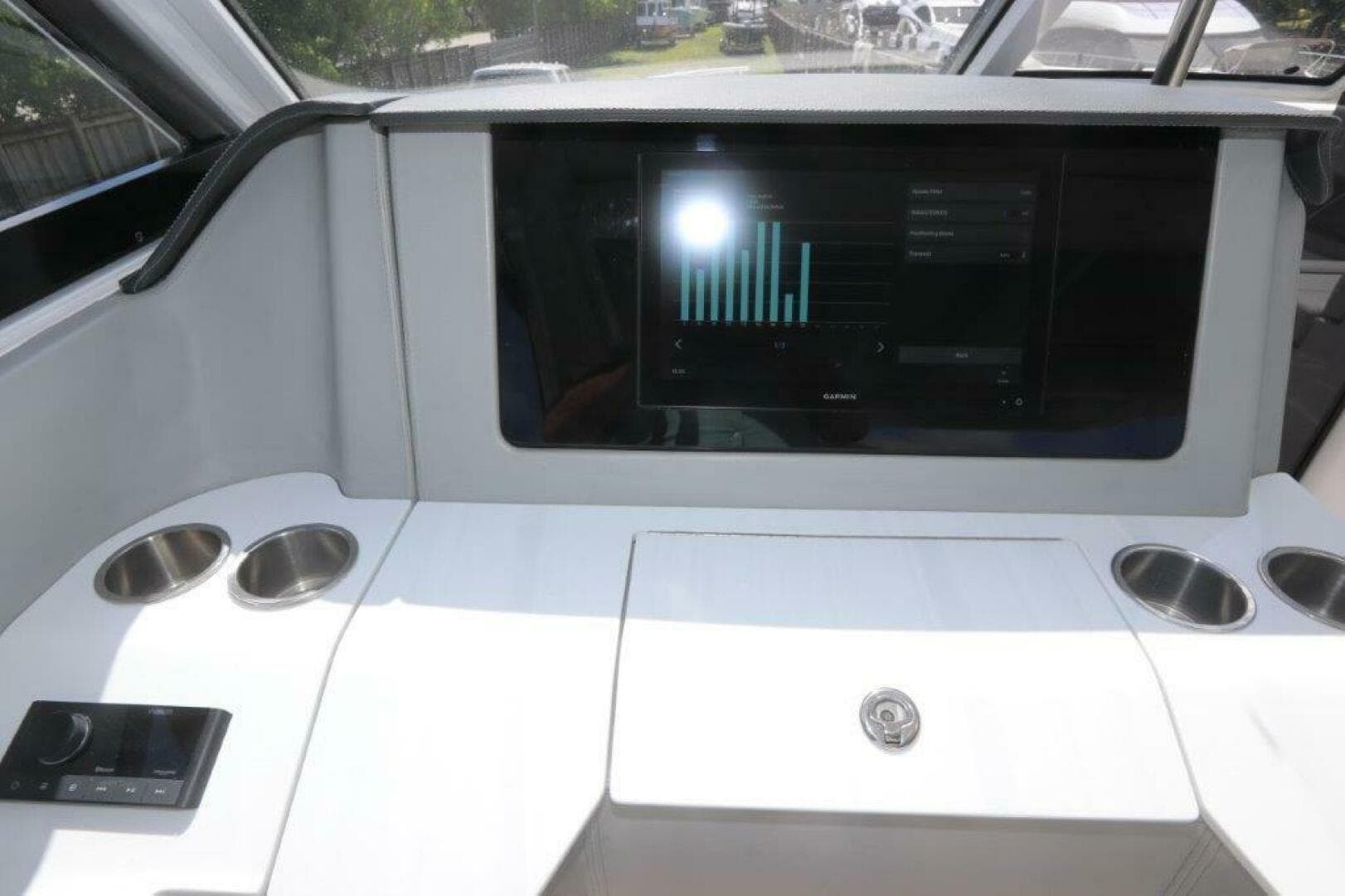 2022 Regal LX 36 — photo 8