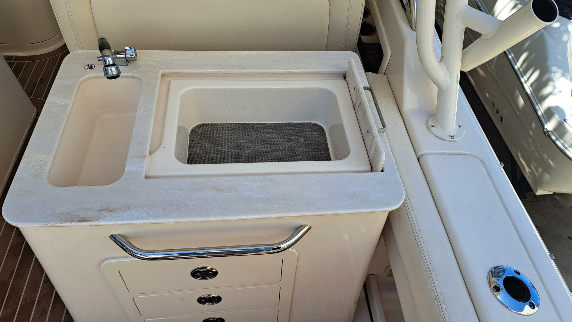 2018 Grady-White Freedom 285 — photo 25