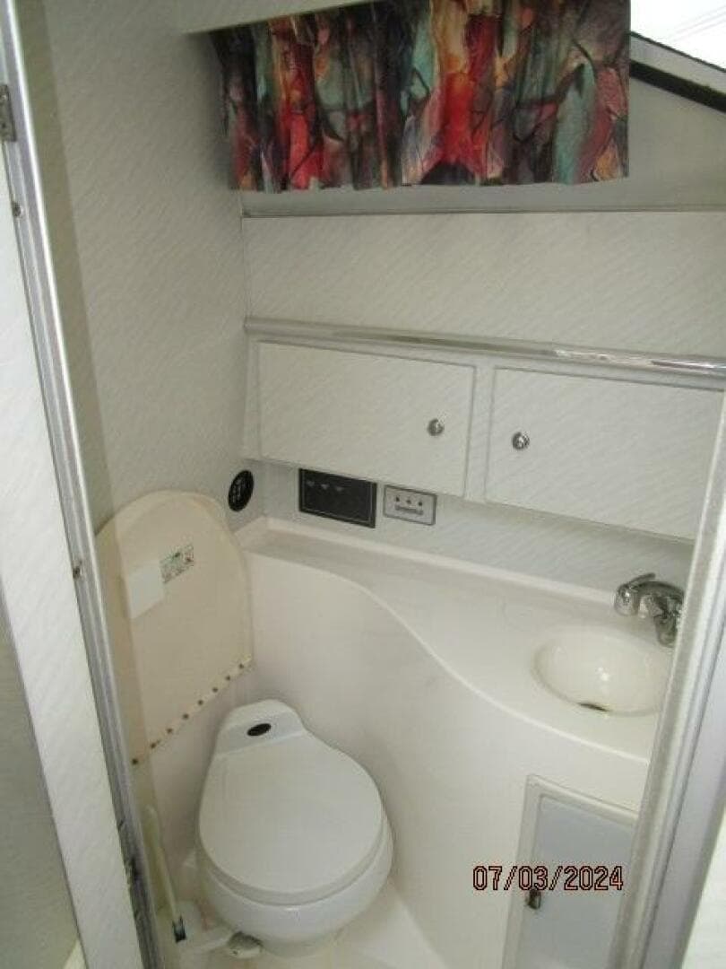 1996 Wellcraft 3300 Coastal — photo 46