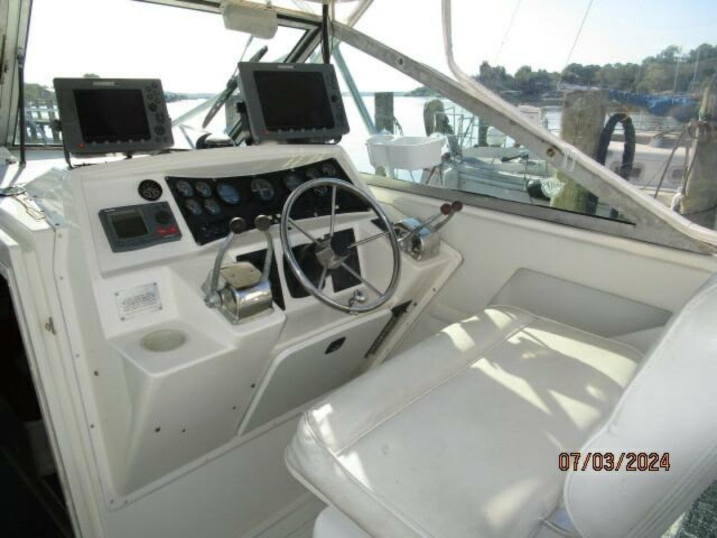 1996 Wellcraft 3300 Coastal — photo 30