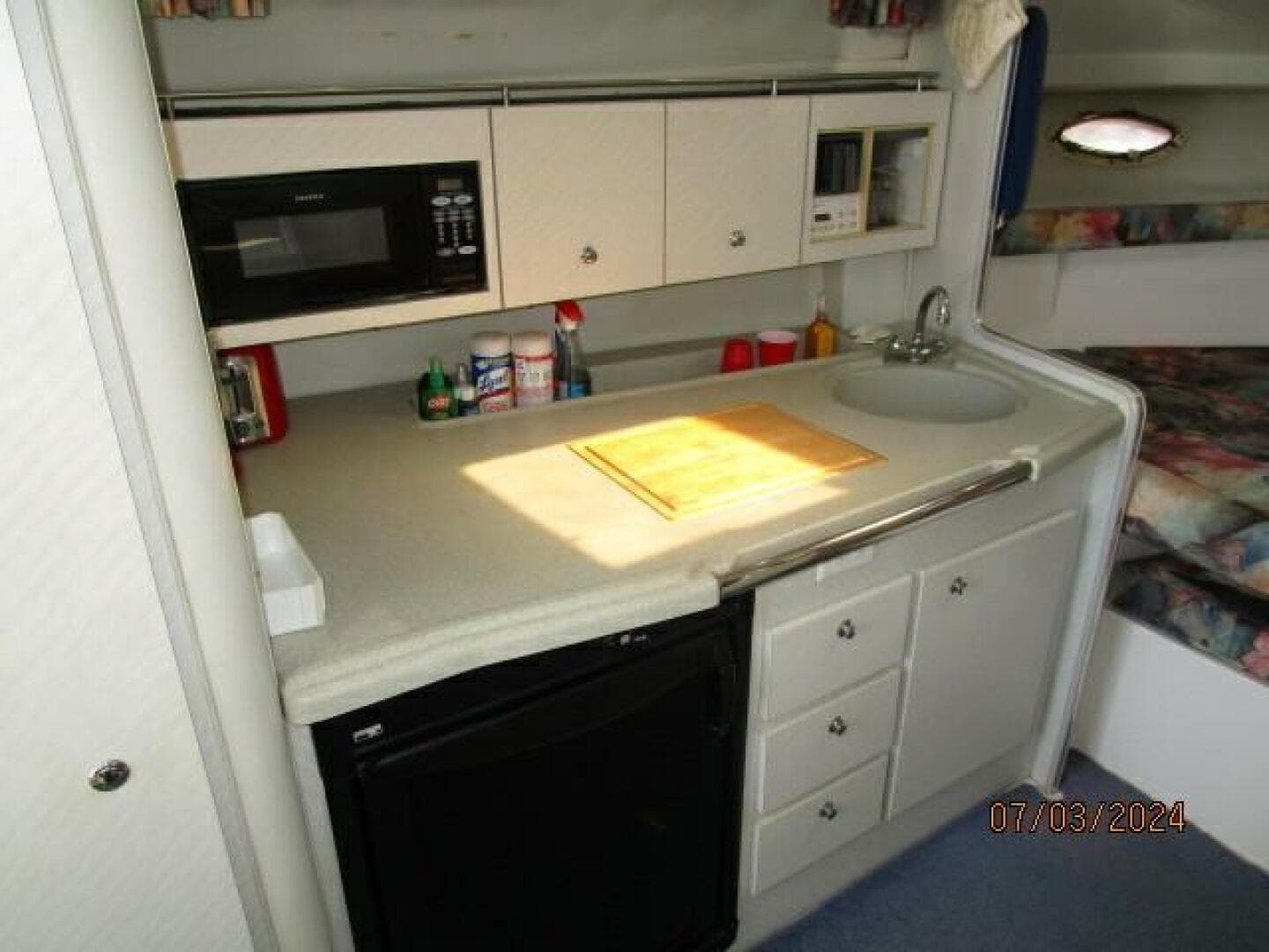 1996 Wellcraft 3300 Coastal — photo 40