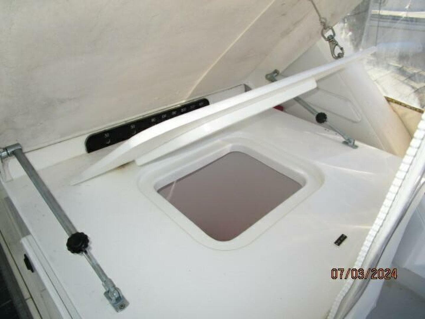 1996 Wellcraft 3300 Coastal — photo 24