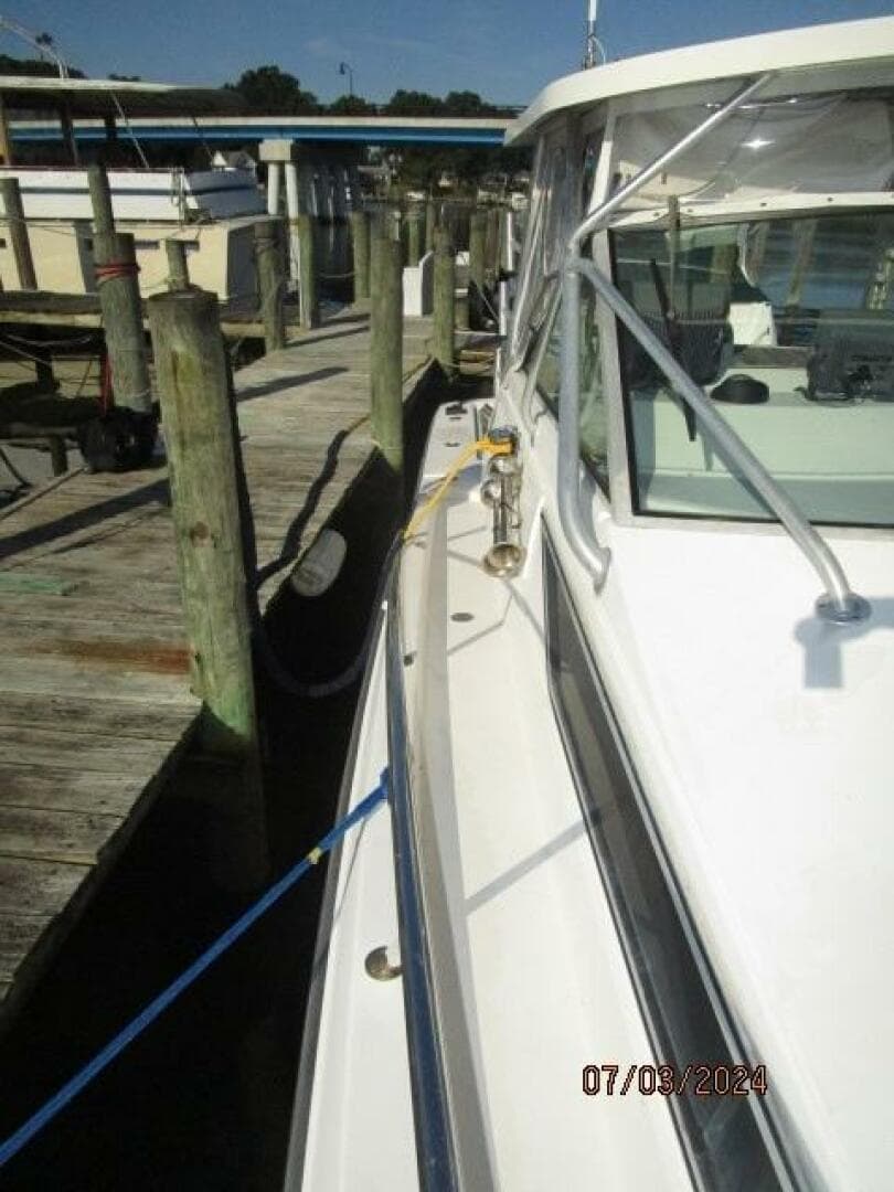 1996 Wellcraft 3300 Coastal — photo 18
