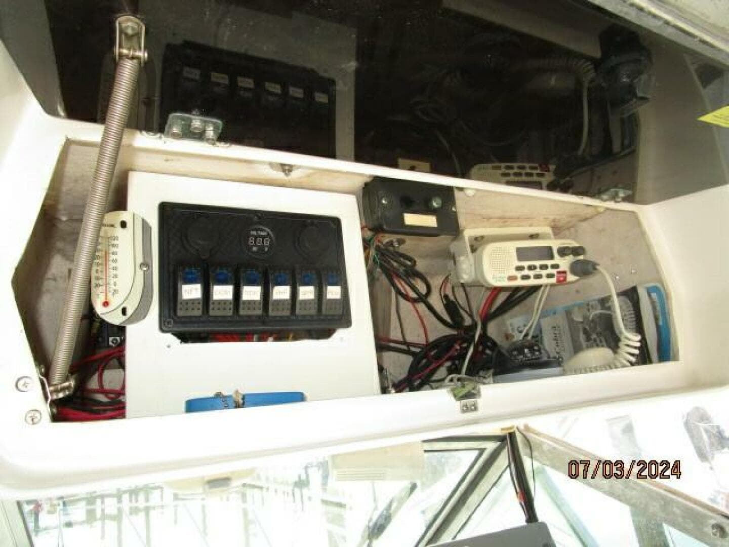 1996 Wellcraft 3300 Coastal — photo 32