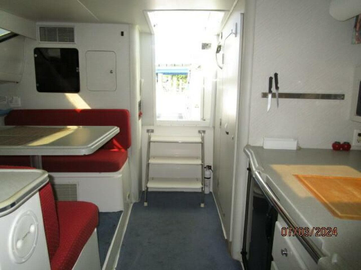 1996 Wellcraft 3300 Coastal — photo 36