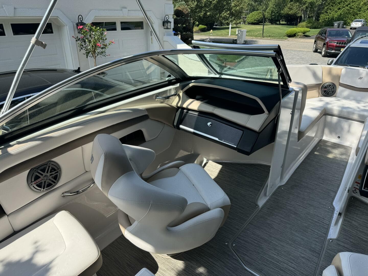 2019 Four Winns H230 — photo 13