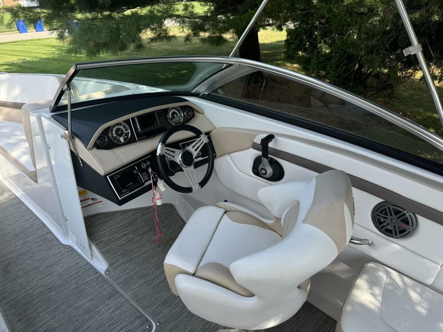 2019 Four Winns H230 — photo 15