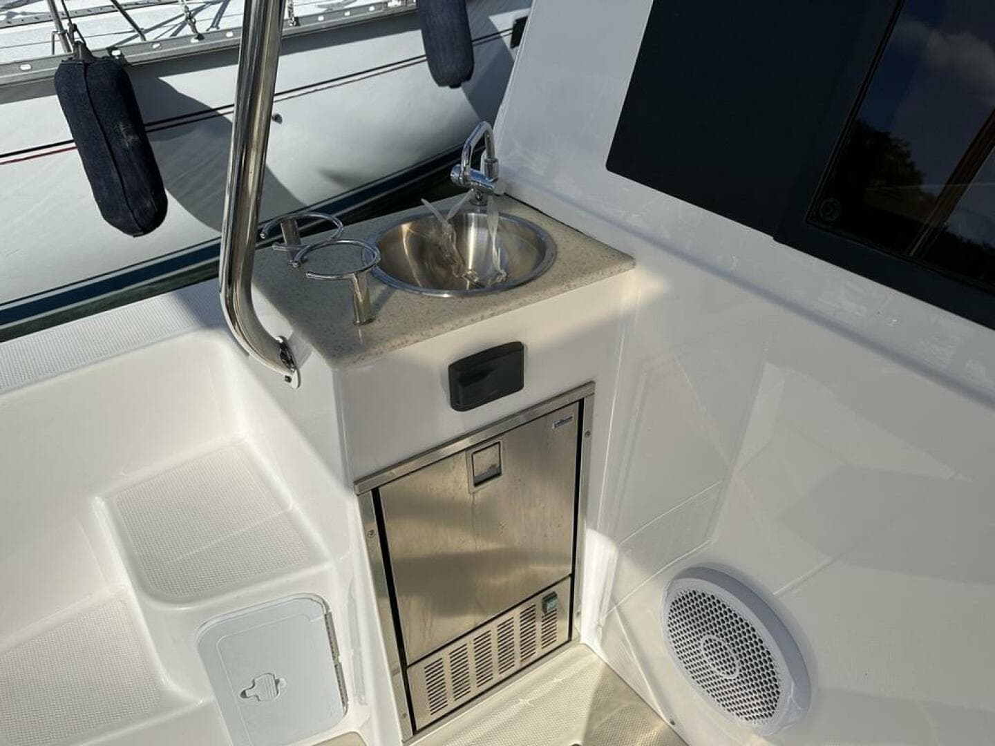 2020 Ranger Tugs R41 Cb — photo 34