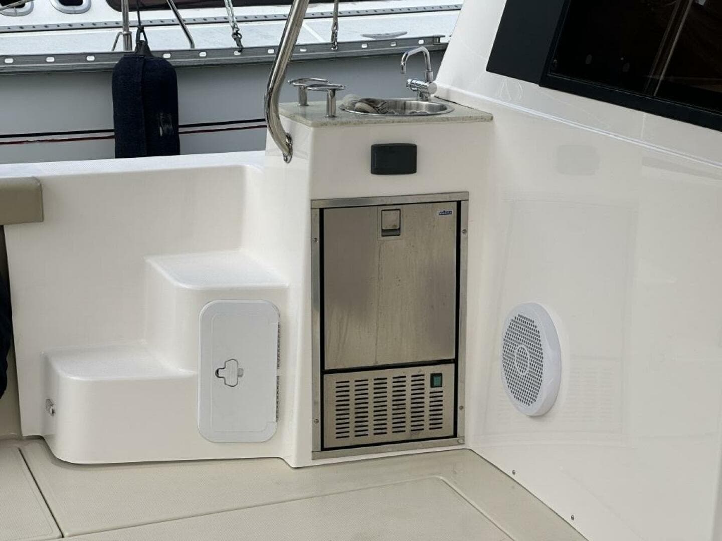 2020 Ranger Tugs R41 Cb — photo 33