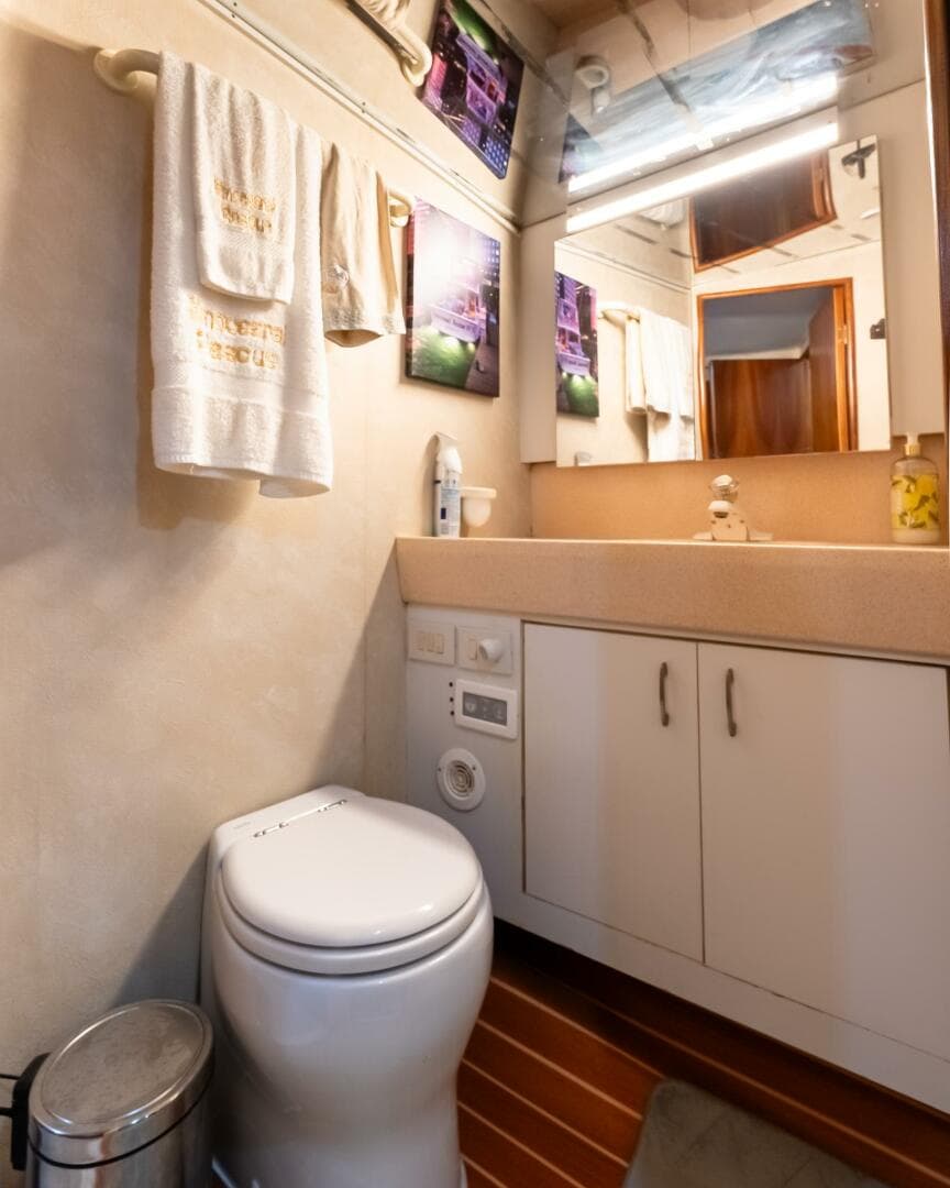 1998 Ocean Yachts 40 Convertible — photo 16