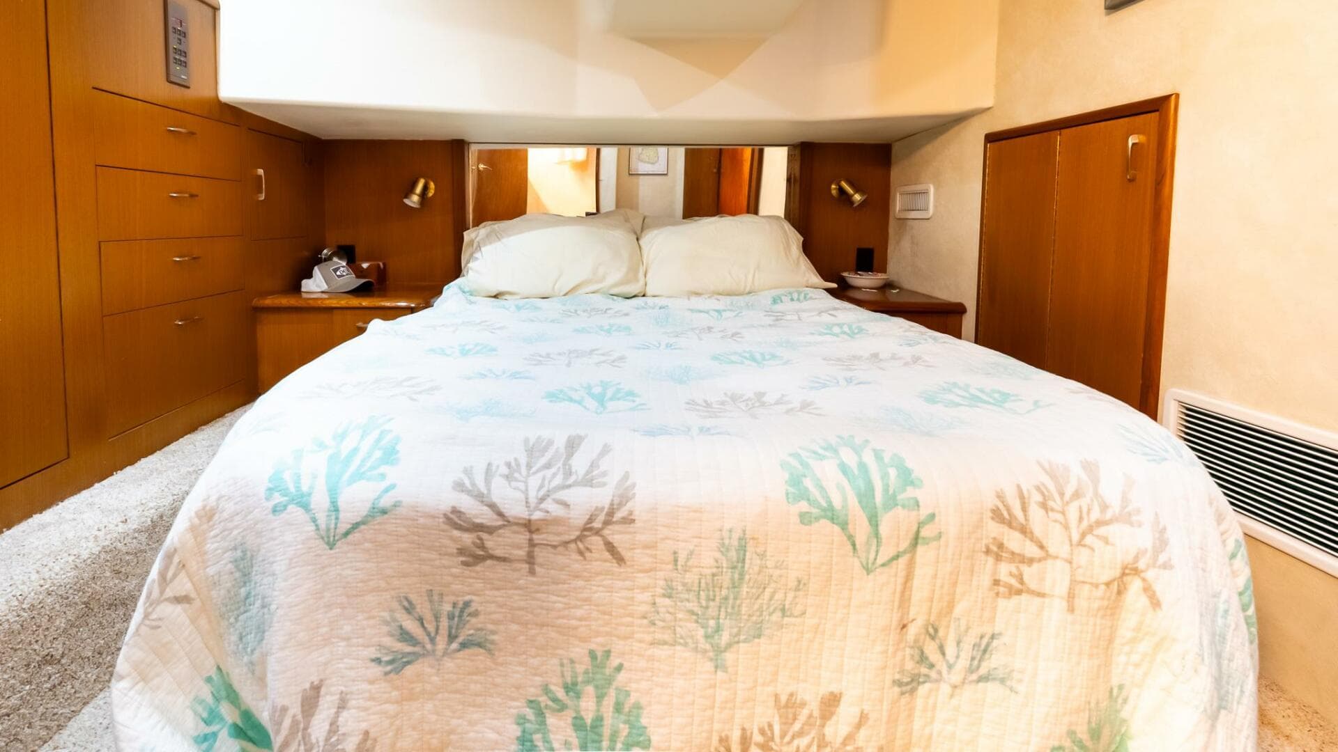 1998 Ocean Yachts 40 Convertible — photo 18